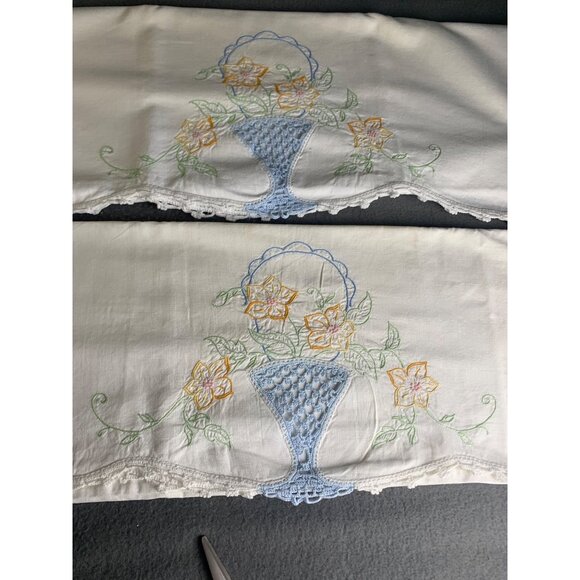 Vintage embroidered pillowcases set of 2 floral basket design white cotton lace - Picture 2 of 11
